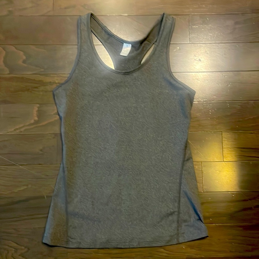Gray women’s workout tank top from Amazon. Size small.